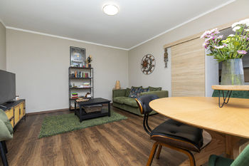 Obývací pokoj - Prodej bytu 3+1 v osobním vlastnictví 77 m², Roudnice nad Labem