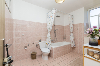 Koupelna - Prodej bytu 3+1 v osobním vlastnictví 77 m², Roudnice nad Labem