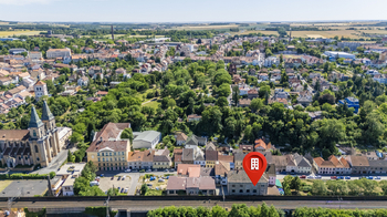 Pohled na dům - Prodej bytu 3+1 v osobním vlastnictví 77 m², Roudnice nad Labem
