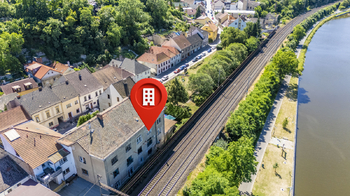 Pohled na dům - Prodej bytu 3+1 v osobním vlastnictví 77 m², Roudnice nad Labem