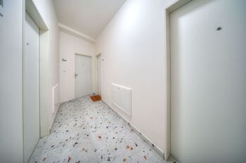 Pronájem bytu 1+kk v družstevním vlastnictví 25 m², Praha 4 - Podolí