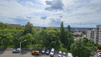 Pohled z okna - Pronájem bytu 1+kk v osobním vlastnictví 34 m², Praha 4 - Modřany
