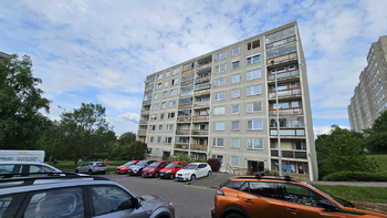 Pohled zvenku - Pronájem bytu 1+kk v osobním vlastnictví 34 m², Praha 4 - Modřany