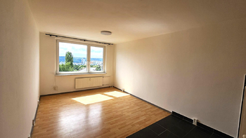 Pohled od dvěří pokoje - Pronájem bytu 1+kk v osobním vlastnictví 34 m², Praha 4 - Modřany