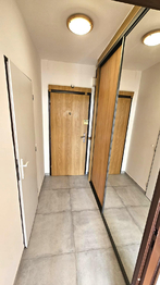 Chodba - Pronájem bytu 1+kk v osobním vlastnictví 34 m², Praha 4 - Modřany
