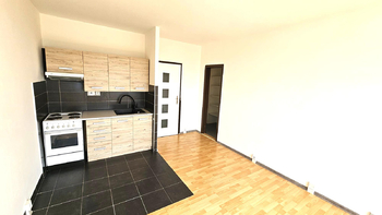 Pokoj s kuchyňským koutem - Pronájem bytu 1+kk v osobním vlastnictví 34 m², Praha 4 - Modřany