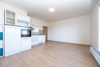 Pronájem bytu 1+kk v osobním vlastnictví 32 m², Hostivice