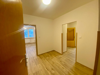 Chodba - Pronájem bytu 3+1 v osobním vlastnictví 74 m², Zlín