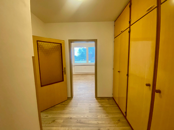 Šatna (chodba) - Pronájem bytu 3+1 v osobním vlastnictví 74 m², Zlín