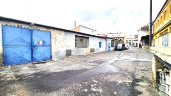 před prostorem B,C - Pronájem výrobních prostor 385 m², Louny
