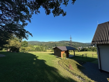 Boční pohled s panoramatem - Prodej chaty / chalupy 128 m², Branná