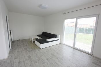 Pronájem domu 80 m², Nehvizdy