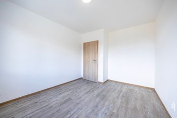 ložnice - Prodej bytu 2+kk v osobním vlastnictví 45 m², Blovice