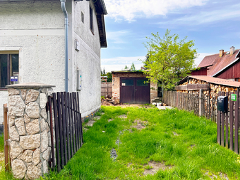 Vjezd do zahrady - Prodej domu 60 m², Jindřichovice