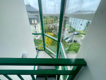 Schodiště bytového domu - Prodej bytu 4+kk v osobním vlastnictví 142 m², Rakovník