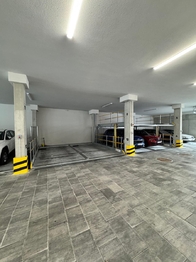 Parkovací místo na zakladačích - Pronájem garážového stání 370 m², Praha 8 - Libeň 