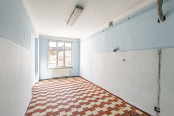 Prostory dřívější výrobny - Prodej nájemního domu 1020 m², Jindřichův Hradec