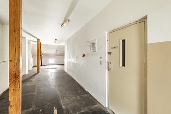 Prostory disponují výtahem - Prodej nájemního domu 1020 m², Jindřichův Hradec