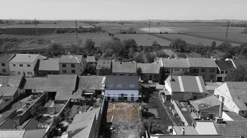 Pohled se zahradou - Prodej domu 190 m², Měnín