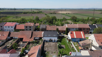 Pohled se zahradou - Prodej domu 190 m², Měnín