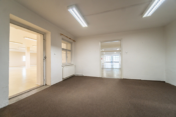 Pronájem obchodních prostor 619 m², Kostelní Lhota