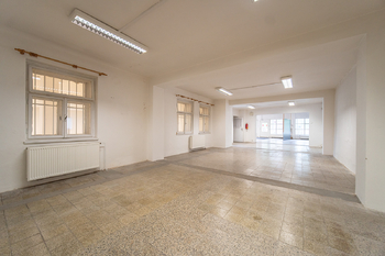 Pronájem obchodních prostor 619 m², Kostelní Lhota