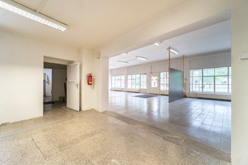 Pronájem obchodních prostor 619 m², Kostelní Lhota
