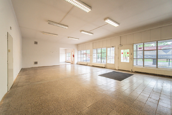 Pronájem obchodních prostor 619 m², Kostelní Lhota