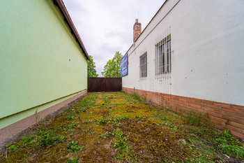 Pronájem obchodních prostor 619 m², Kostelní Lhota