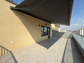 Terasa - Pronájem bytu 4+kk v osobním vlastnictví 95 m², Praha 9 - Kbely