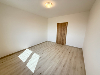 Větší dětský pokoj - Pronájem bytu 4+kk v osobním vlastnictví 95 m², Praha 9 - Kbely