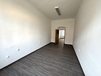 kancelář 2 - Pronájem kancelářských prostor 33 m², Plzeň