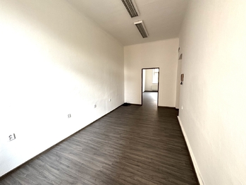 kancelář 2 - Pronájem kancelářských prostor 33 m², Plzeň
