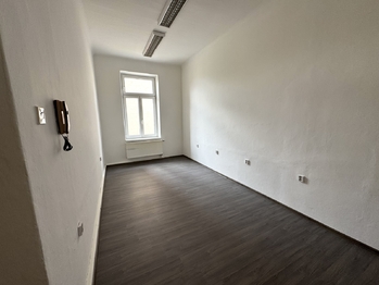 kancelář 1 - Pronájem kancelářských prostor 33 m², Plzeň
