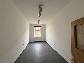 kancelář 2 - Pronájem kancelářských prostor 33 m², Plzeň