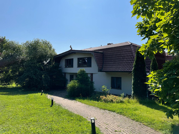 Vstup do domu - Pronájem bytu 2+kk v osobním vlastnictví 43 m², Brno