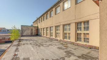 Zadní část - patro 2 a 3 - Prodej skladovacích prostor 1817 m², Úpice