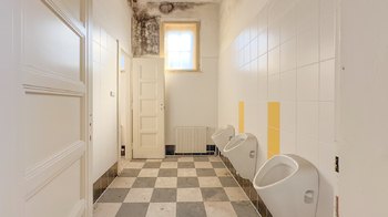Sociální zázemí - Prodej skladovacích prostor 1817 m², Úpice