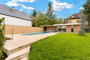Prodej domu 307 m², Senohraby