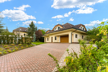 Prodej domu 307 m², Senohraby