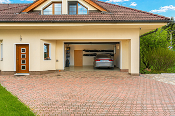 Prodej domu 307 m², Senohraby