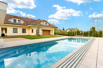 Prodej domu 307 m², Senohraby