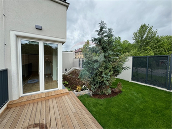 předzahrádka - Pronájem bytu 3+kk v osobním vlastnictví 100 m², Praha 4 - Krč