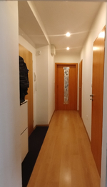 Prostorná vstupní chodba - Prodej bytu 2+kk v osobním vlastnictví 58 m², Jeseník