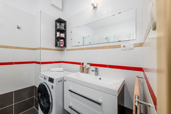 koupelna - Prodej bytu 3+kk v osobním vlastnictví 66 m², Včelná
