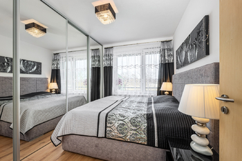 ložnice - Prodej bytu 3+kk v osobním vlastnictví 66 m², Včelná