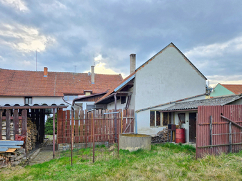 Pohled na dům ze zahrady - Prodej domu 278 m², Prostějovičky
