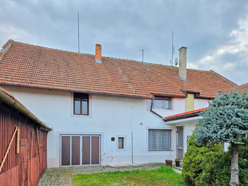 Dvůr za domem - Prodej domu 278 m², Prostějovičky