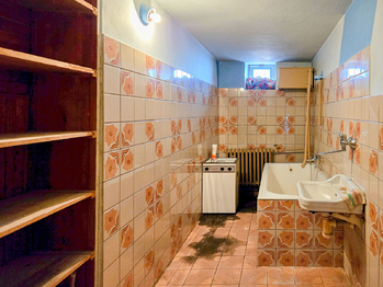 Koupelna 2.NP - Prodej domu 278 m², Prostějovičky