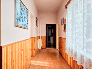 Chodba 2.NP - Prodej domu 278 m², Prostějovičky